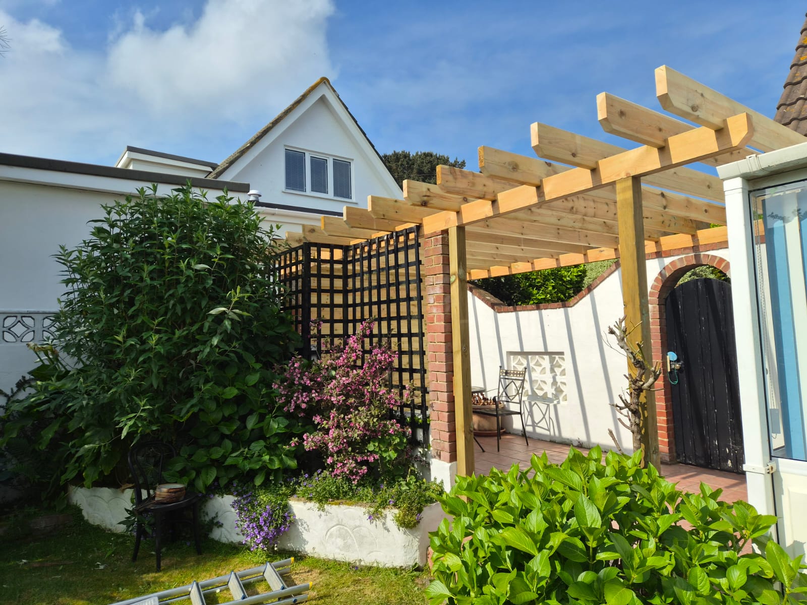 Oak Pergola & Courtyard